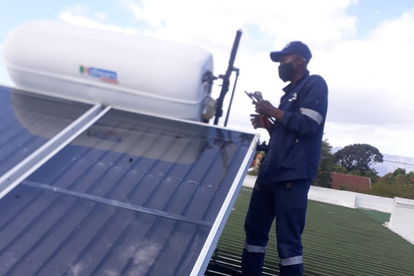 How does a solar geyser work